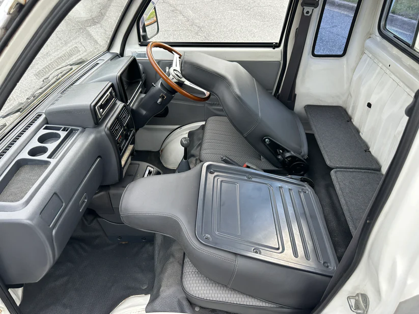 FULLY SERVICED - 1993 DAIHATSU HIJET JUMBO CUSTOM 4WD - AIR CONDITIONING — LOT#707 - Image 4