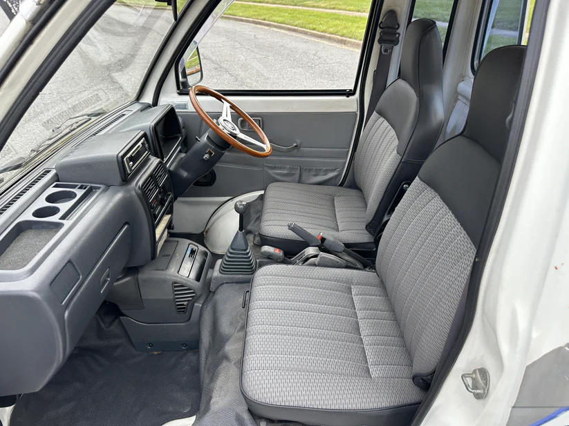FULLY SERVICED - 1993 DAIHATSU HIJET JUMBO CUSTOM 4WD - AIR CONDITIONING — LOT#707 - Image 6