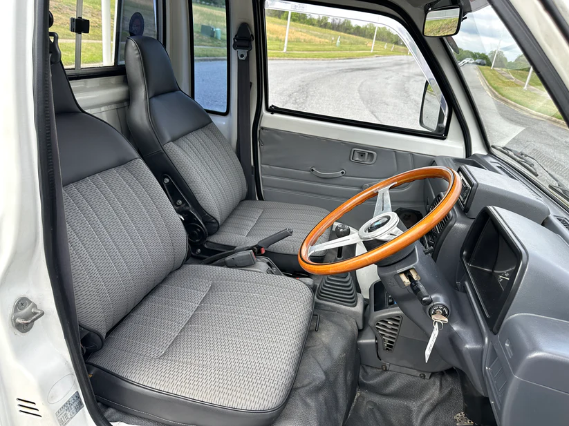 FULLY SERVICED - 1993 DAIHATSU HIJET JUMBO CUSTOM 4WD - AIR CONDITIONING — LOT#707 - Image 7