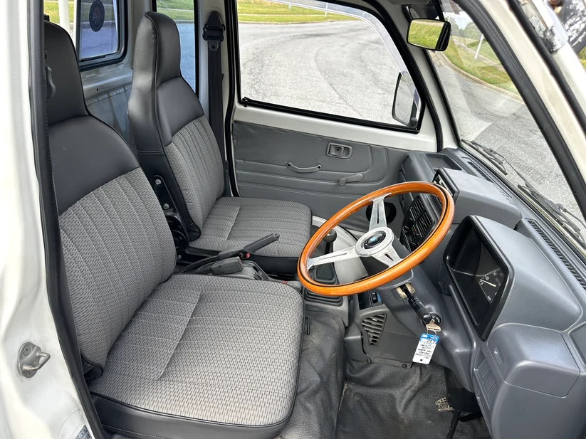 FULLY SERVICED - 1993 DAIHATSU HIJET JUMBO CUSTOM 4WD - AIR CONDITIONING — LOT#707 - Image 8