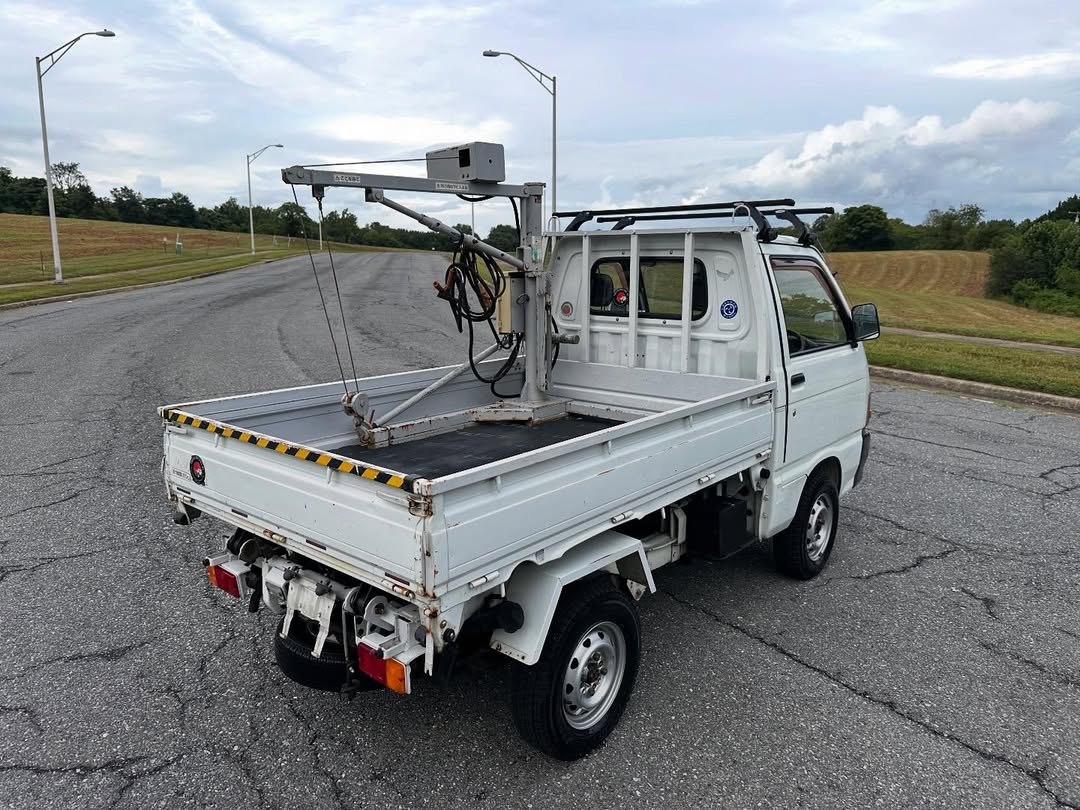 1992 Daihatsu Hijet V-S83P – Scissor Lift Dump w/ Crane, 4WD - Image 10