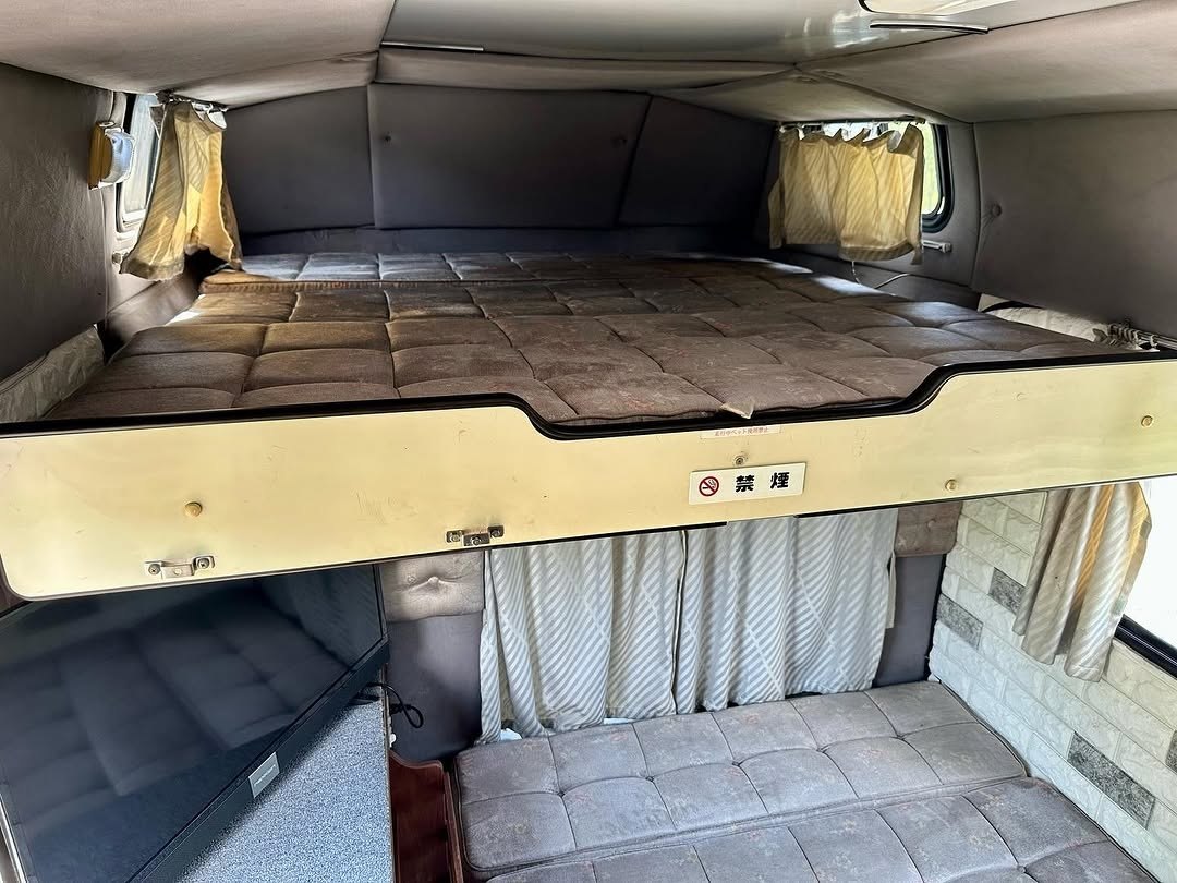Teal Wave HiAce — 1993 Toyota HiAce LH85 Camper - Image 2