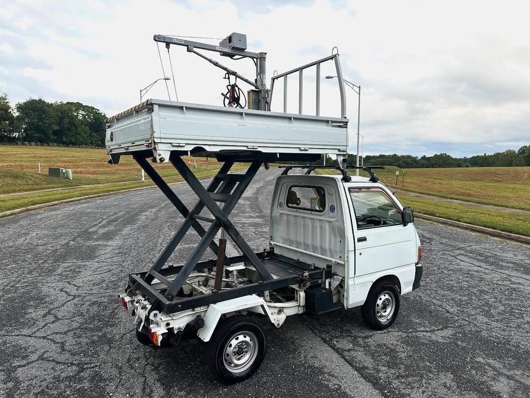 1992 Daihatsu Hijet V-S83P – Scissor Lift Dump w/ Crane, 4WD - Image 11