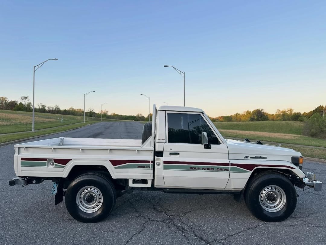 1999 Toyota Land Cruiser FZJ75 Pickup — GCC Spec, 5-Speed Manual, Dual Fuel Tanks - Image 11