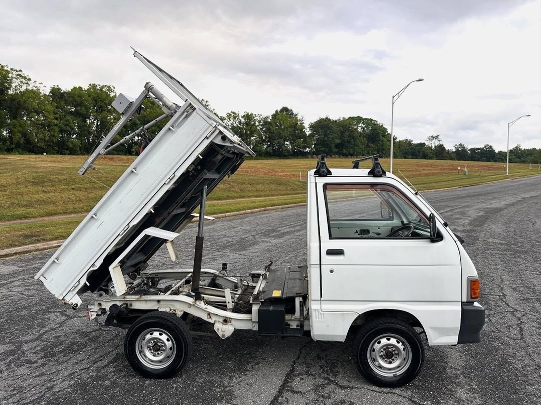 1992 Daihatsu Hijet V-S83P – Scissor Lift Dump w/ Crane, 4WD - Image 12