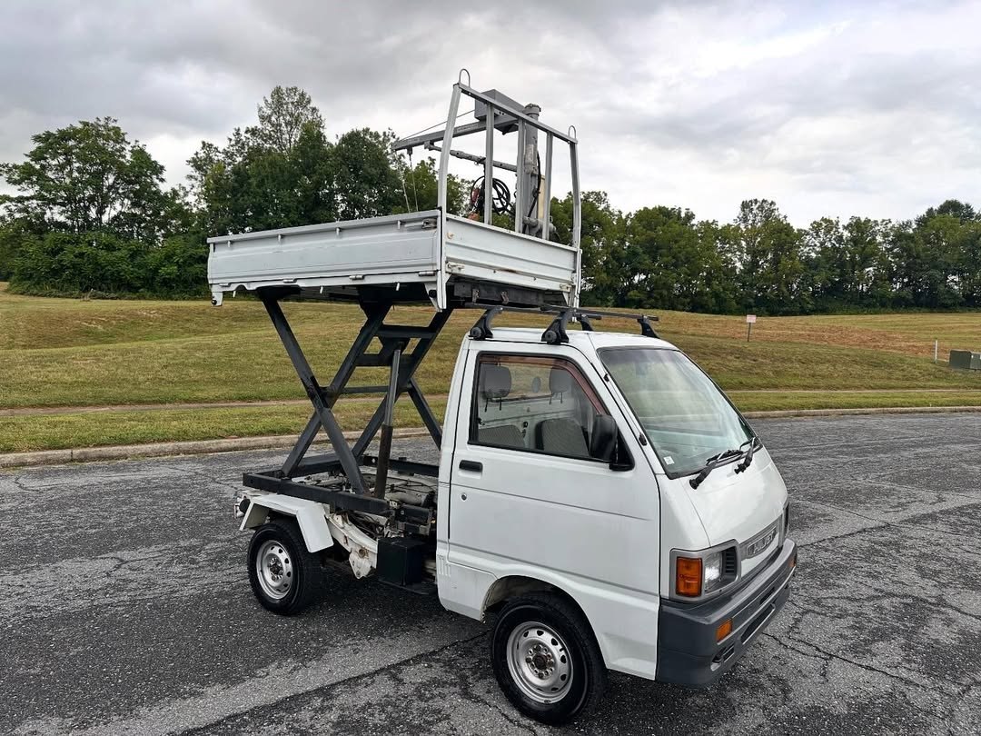 1992 Daihatsu Hijet V-S83P – Scissor Lift Dump w/ Crane, 4WD - Image 7
