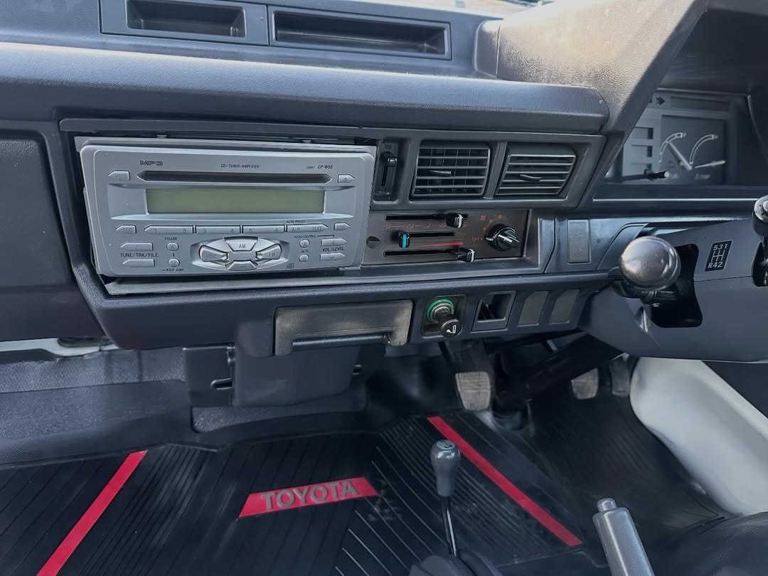 1996 Toyota LiteAce 4WD Long Bed Mini Truck | 10,931 Miles - Image 9