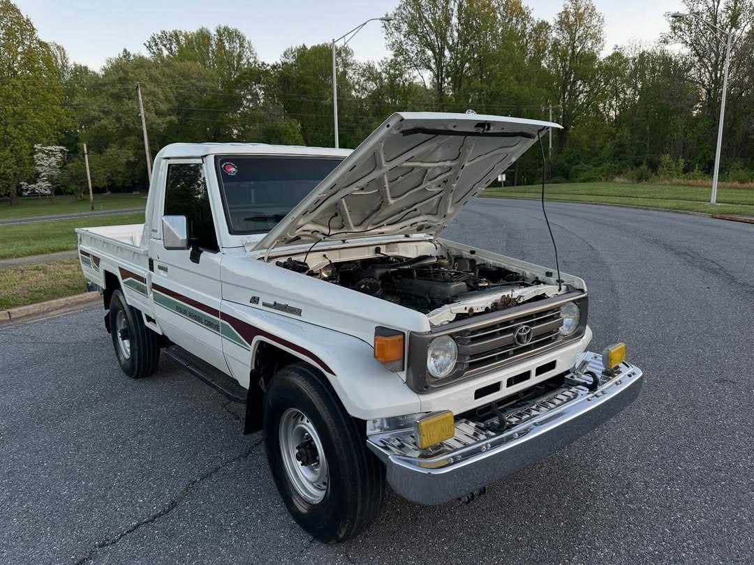 1999 Toyota Land Cruiser FZJ75 Pickup — GCC Spec, 5-Speed Manual, Dual Fuel Tanks - Image 9