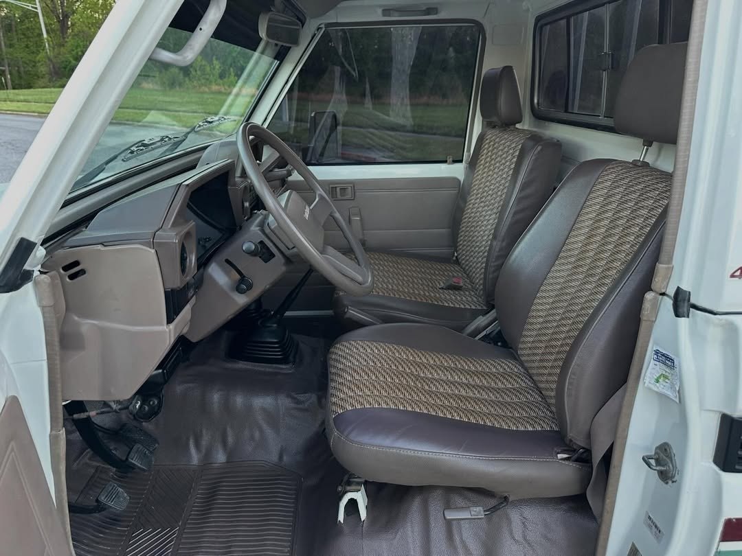 1999 Toyota Land Cruiser FZJ75 Pickup — GCC Spec, 5-Speed Manual, Dual Fuel Tanks - Image 8