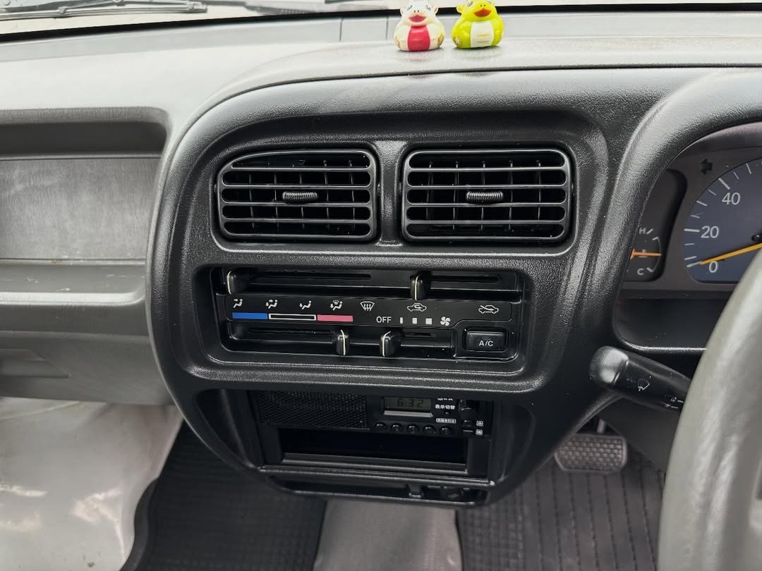 2000 Suzuki Carry GD-DA52T — Automatic A/C Kei Truck (35K Miles) - Image 6
