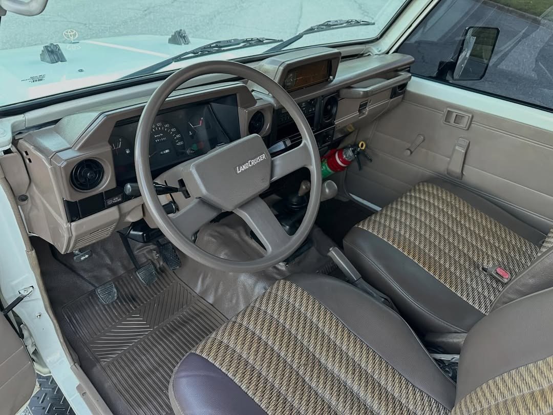1999 Toyota Land Cruiser FZJ75 Pickup — GCC Spec, 5-Speed Manual, Dual Fuel Tanks - Image 7