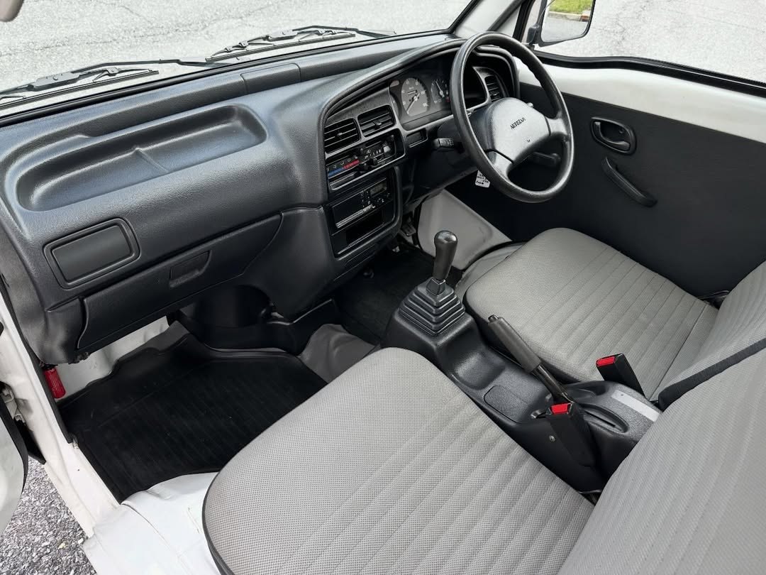 1996 Mazda Autozam Scrum V-DJ51T – Hydraulic Crane, Low Miles, Clean CA Title - Image 6