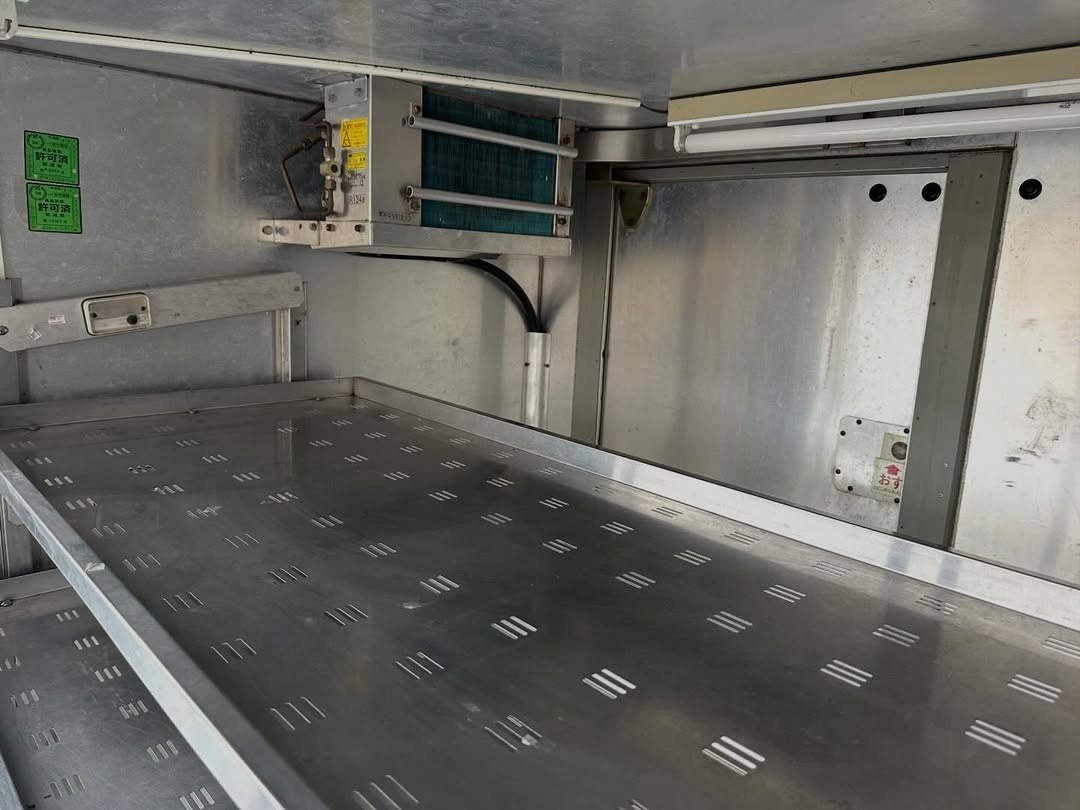 2000 Suzuki Carry GD-DB52T Refrigerated Food Truck – 4WD, Freezer Unit - Image 4