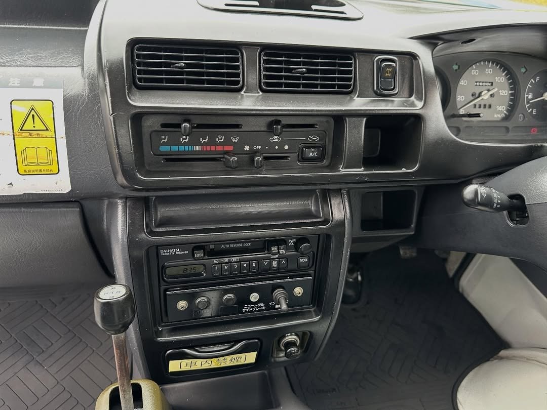2000 Daihatsu Hijet GD-S210P – Aerial Work Platform w/ A/C, 4WD - Image 5