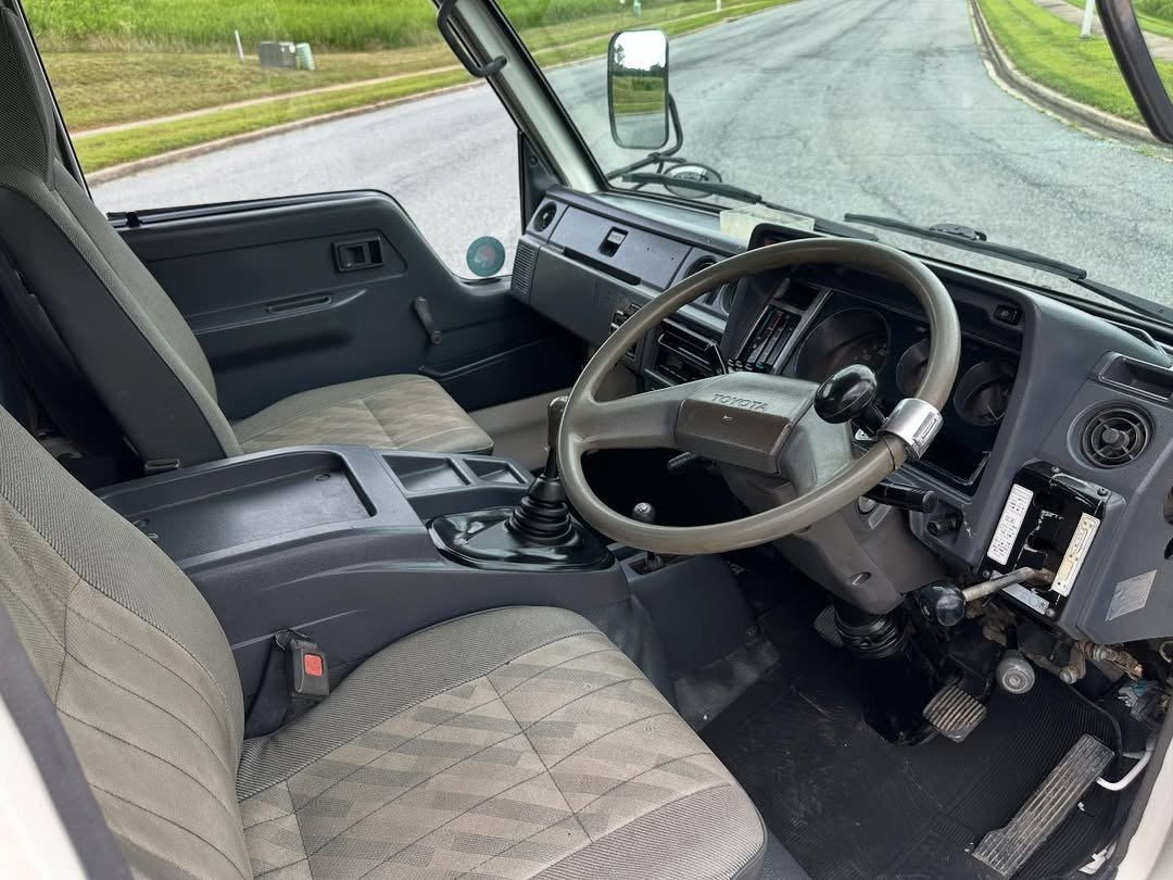 1993 Toyota Dyna 4x4 Diesel Dump Truck | 3-Way Dump Bed, 2-Ton | BU72DH - Image 5