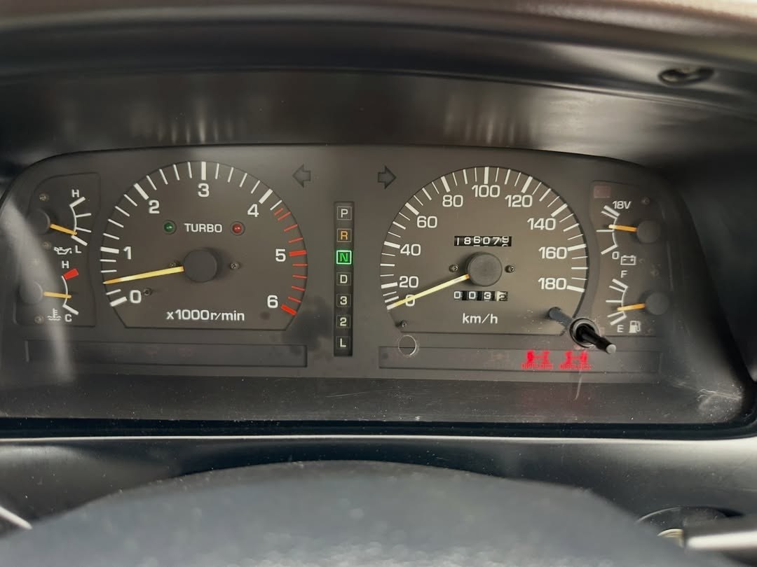1991 Toyota Land Cruiser HDJ81 VX Turbo Diesel 4x4 – Triple Locked, 115K Miles - Image 3