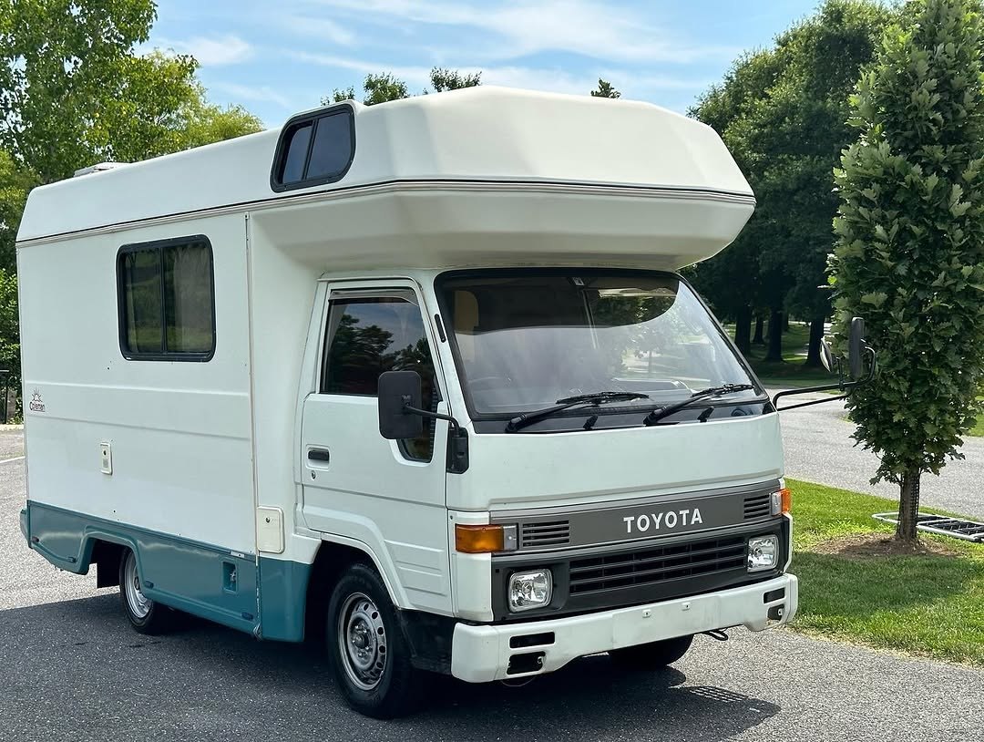 Teal Wave HiAce — 1993 Toyota HiAce LH85 Camper - Image 11