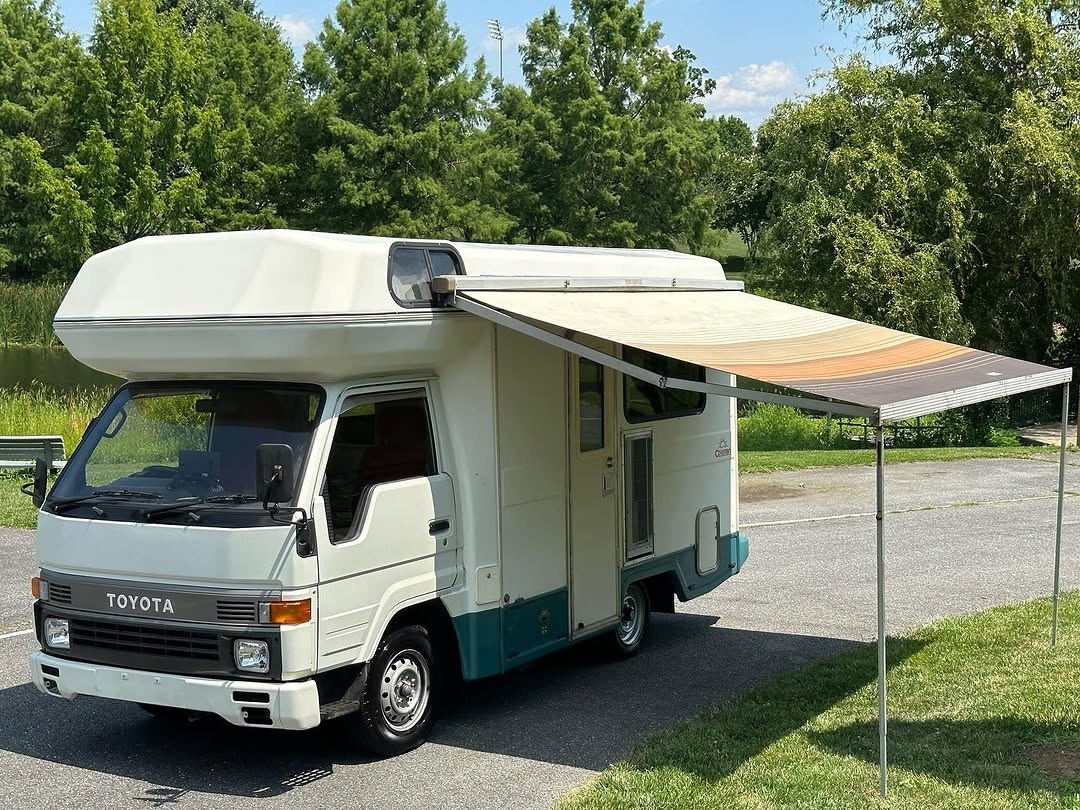 Teal Wave HiAce — 1993 Toyota HiAce LH85 Camper - Image 10