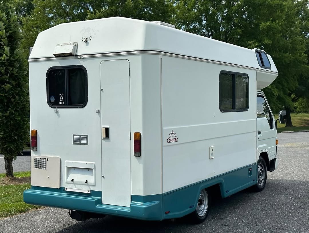 Teal Wave HiAce — 1993 Toyota HiAce LH85 Camper - Image 9