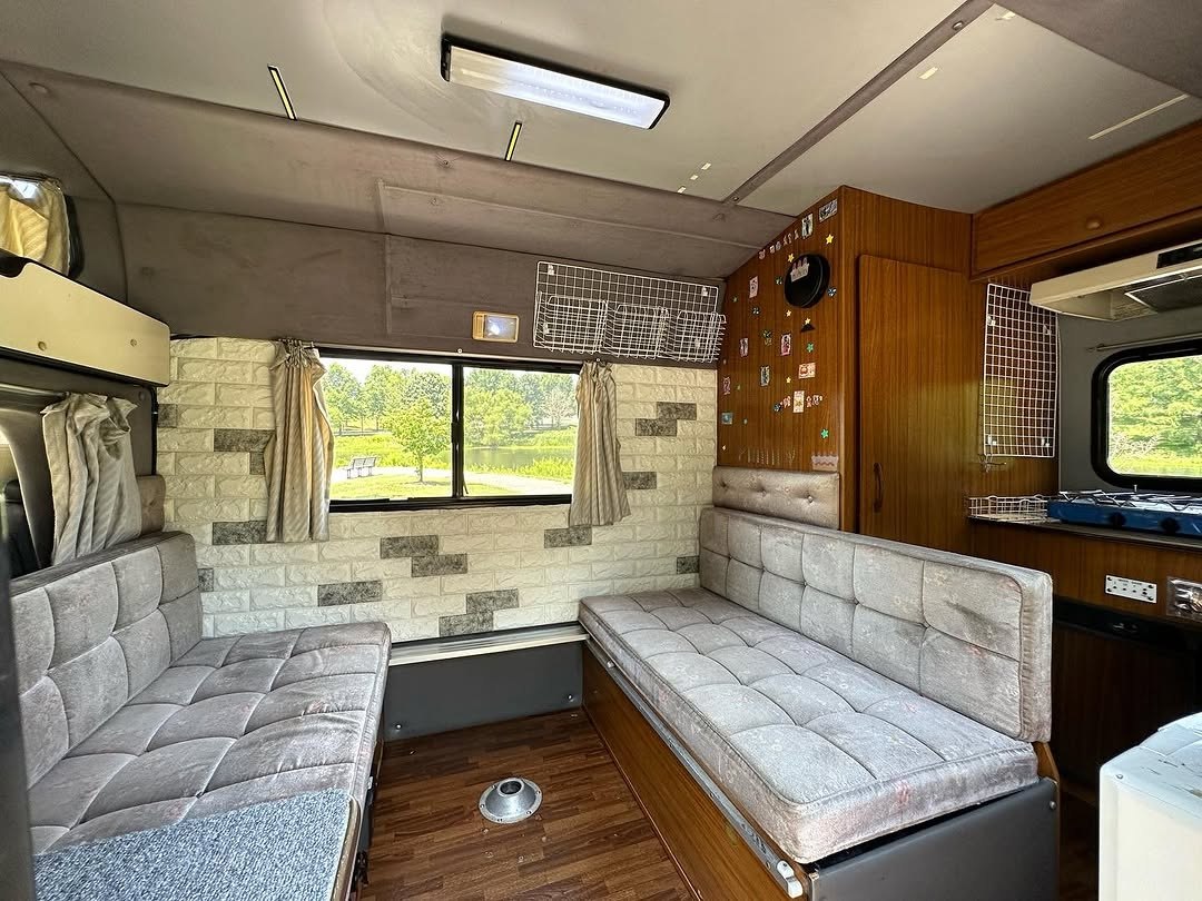 Teal Wave HiAce — 1993 Toyota HiAce LH85 Camper - Image 7