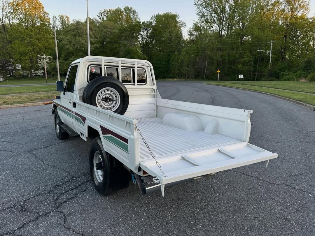 1999 Toyota Land Cruiser FZJ75 Pickup — GCC Spec, 5-Speed Manual, Dual Fuel Tanks - Image 16
