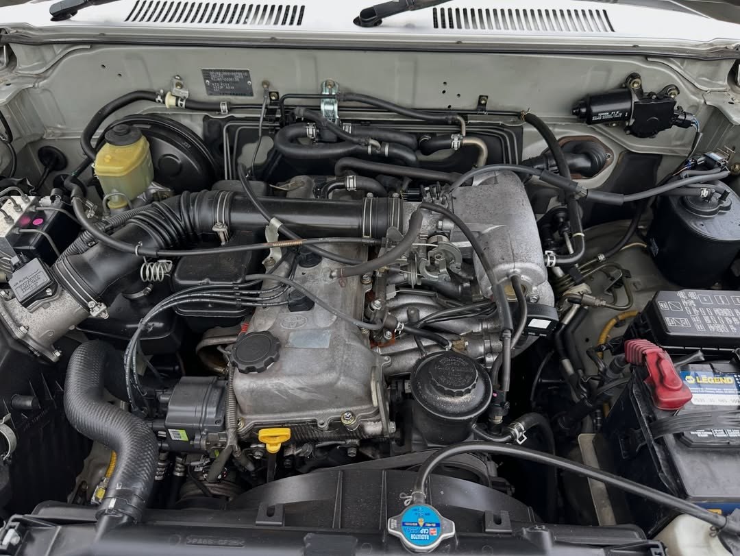 2000 Toyota Land Cruiser Prado TX Limited RZJ95 – Millennium Silver – 3RZ-FE Automatic 4WD JDM Import - Image 9