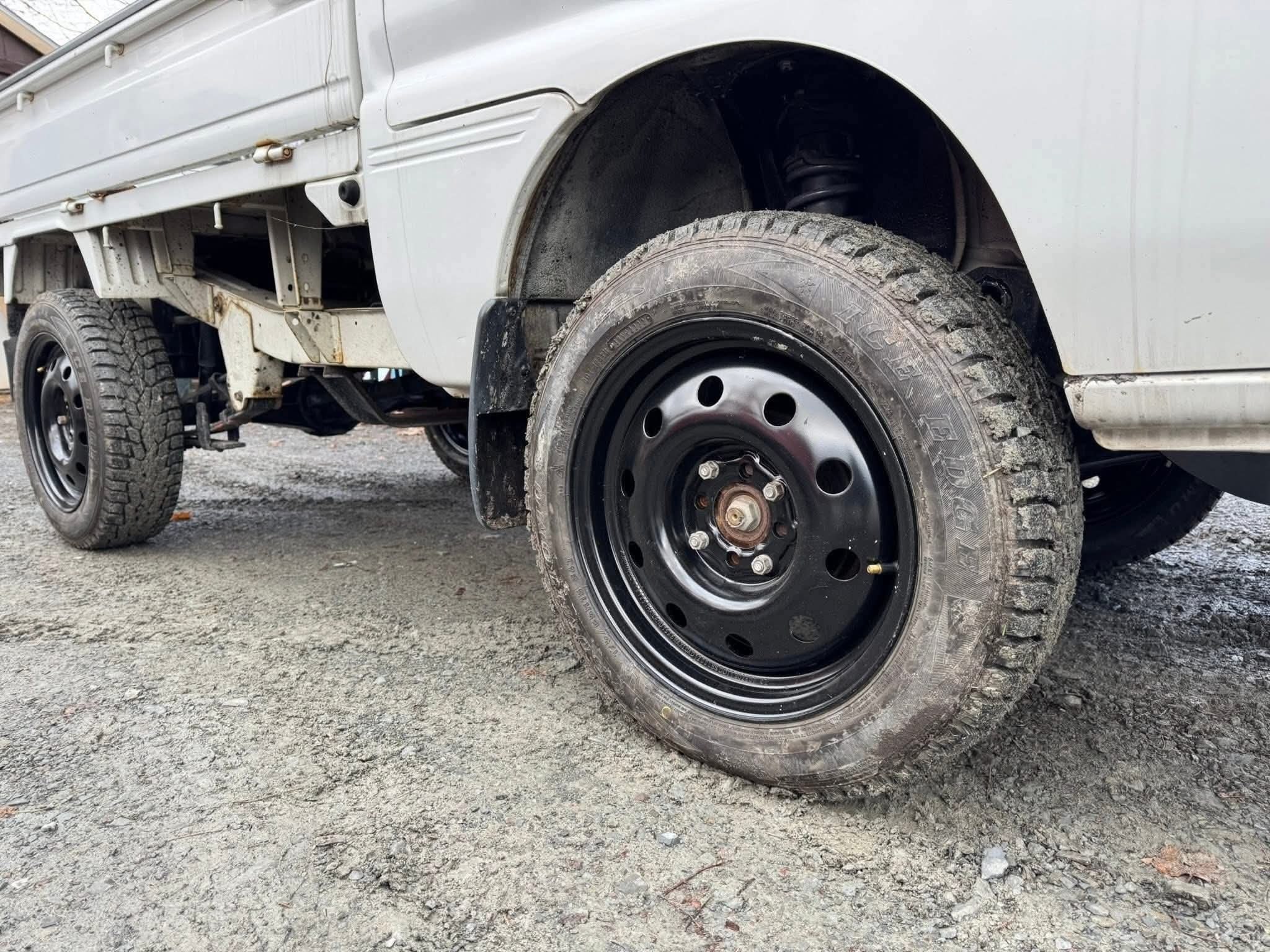 1995 Suzuki Carry 4WD Kei Truck with Snow Plow — 4-Speed Manual, High/Low Range, 58K Miles - Image 7