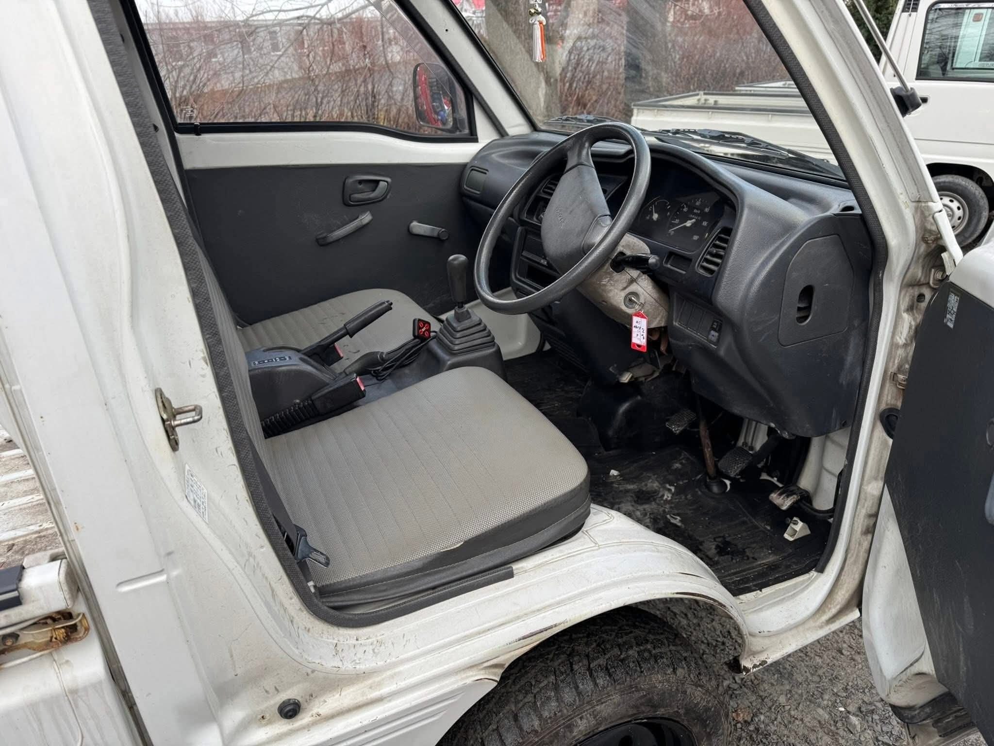 1995 Suzuki Carry 4WD Kei Truck with Snow Plow — 4-Speed Manual, High/Low Range, 58K Miles - Image 6