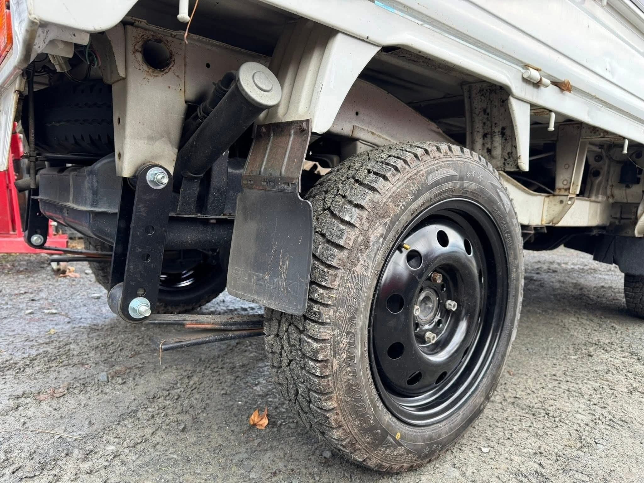 1995 Suzuki Carry 4WD Kei Truck with Snow Plow — 4-Speed Manual, High/Low Range, 58K Miles - Image 4