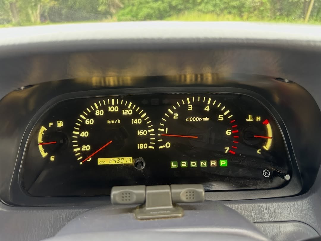 2000 Toyota Land Cruiser Prado TX Limited RZJ95 – Millennium Silver – 3RZ-FE Automatic 4WD JDM Import - Image 3